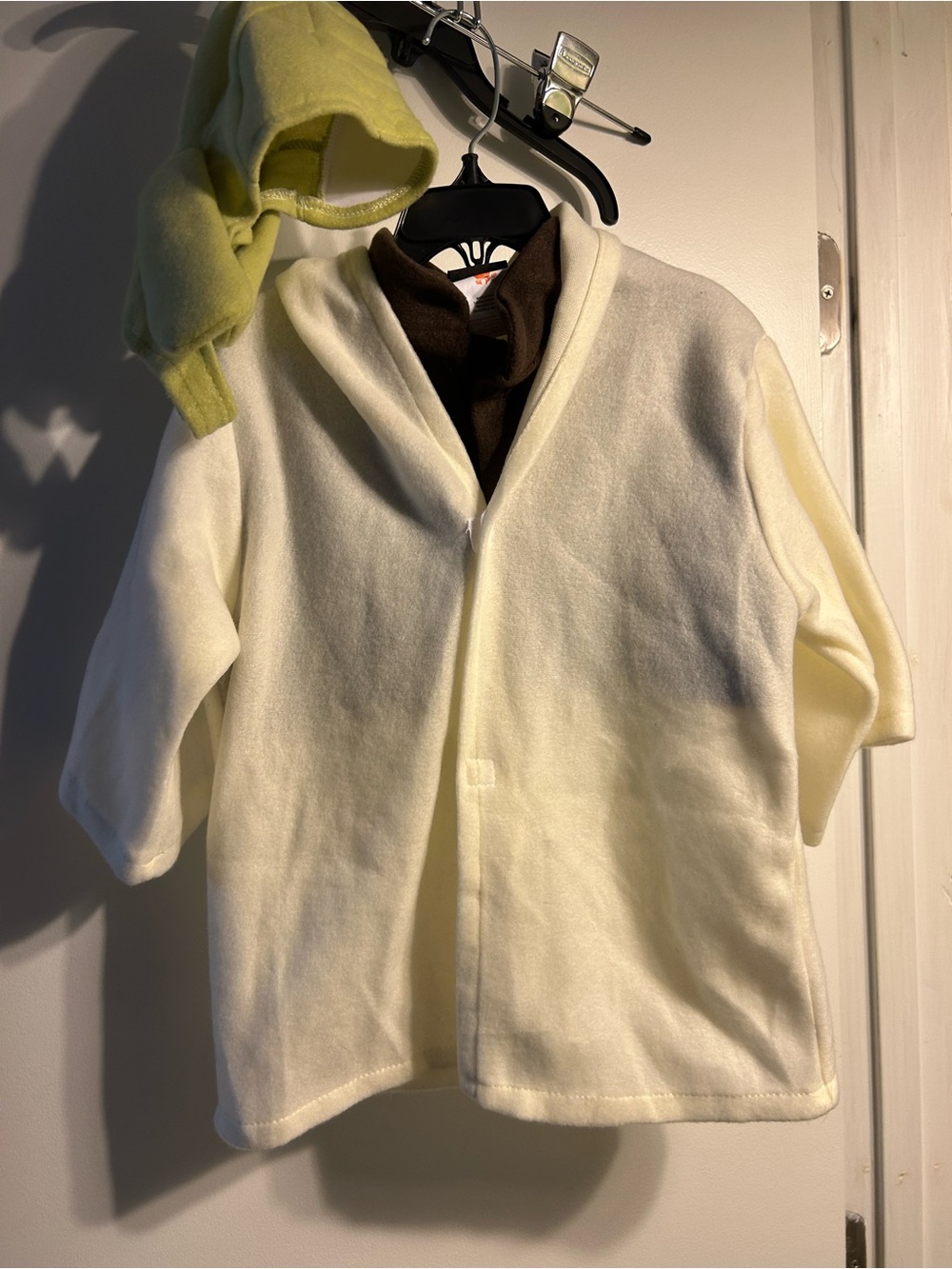 2T Rubie's Yoda Costume in Cream and Green - Picture 2 of 6
